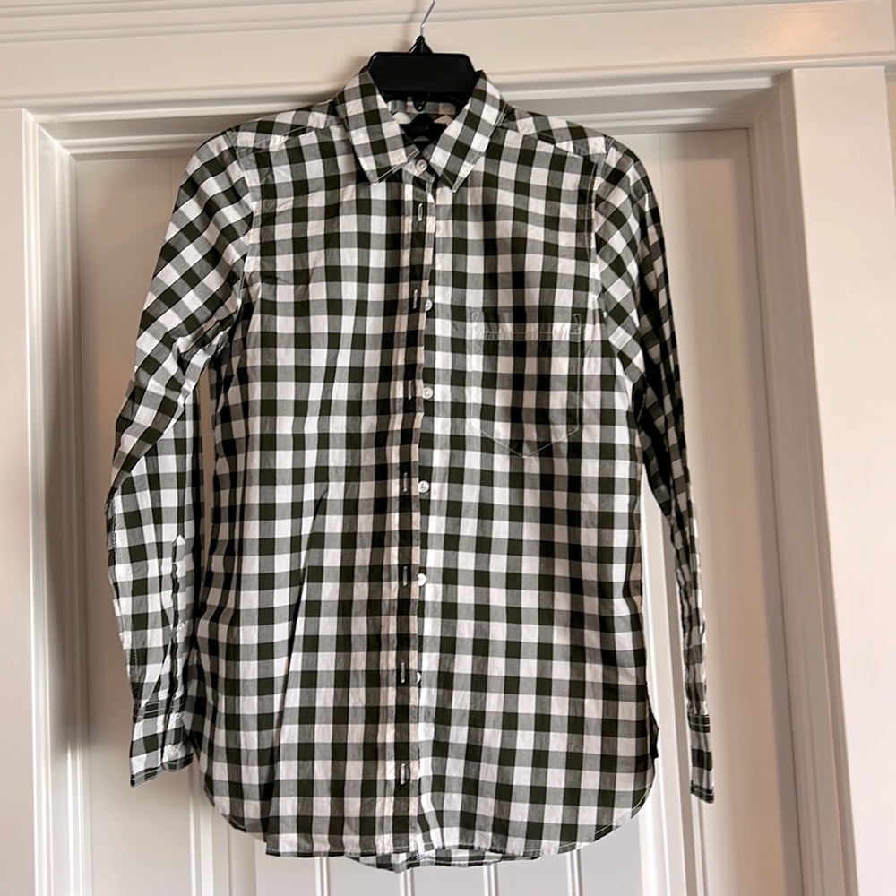Classic Green and White Gingham Button-Up Shirt - Women's